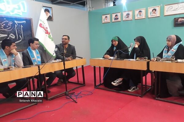 گفتمان دانش‌آموزان و کارشناسان مشاوره با محوریت نوشت افزار ایرانی