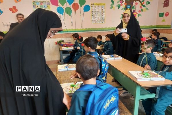 جشن شکوفه‌ها در شهرستان فیروزکوه