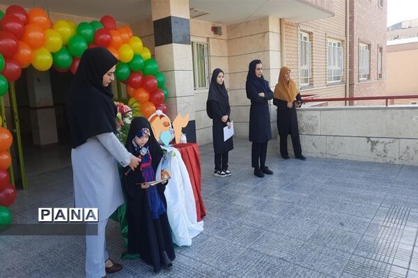 جشن شکوفه‌ها در مدارس صفادشت