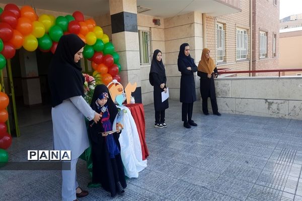 جشن شکوفه‌ها در مدارس صفادشت