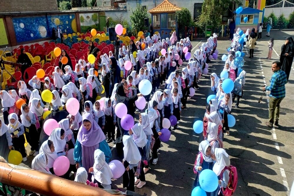 نوای زنگ مهر و حال و هوای کلاس اولی‌ها در ورامین