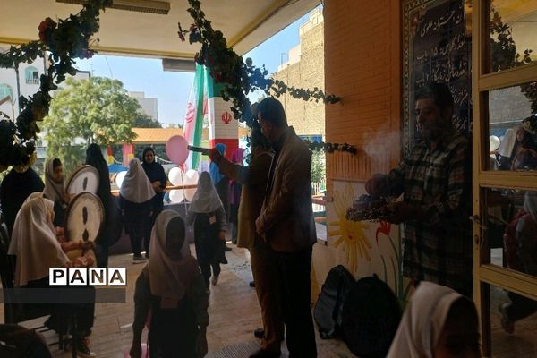 نوای زنگ مهر و حال و هوای کلاس اولی‌ها در ورامین