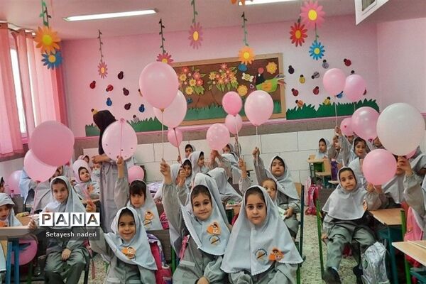 نواختن زنگ جشن شکوفه‌ها در دبستان کودک مسلمان و داورزنی شهرستان‌قرچک