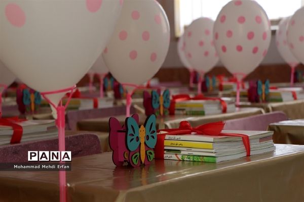 نواختن زنگ شکوفه‌ها در مدارس شهرستان آباده