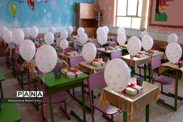 نواختن زنگ شکوفه‌ها در مدارس شهرستان آباده