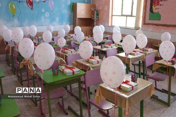نواختن زنگ شکوفه‌ها در مدارس شهرستان آباده