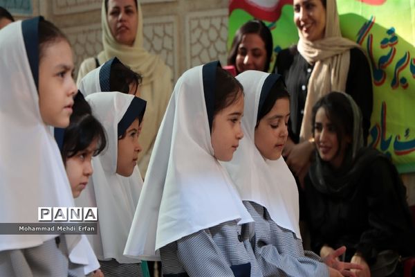 نواختن زنگ شکوفه‌ها در مدارس شهرستان آباده