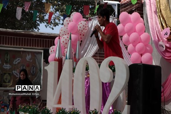 برپایی جشن شکوفه‌ها در دبستان 22 بهمن آباده