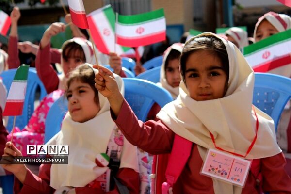 آیین جشن شکوفه‌ها در مدارس بهارستان‌2