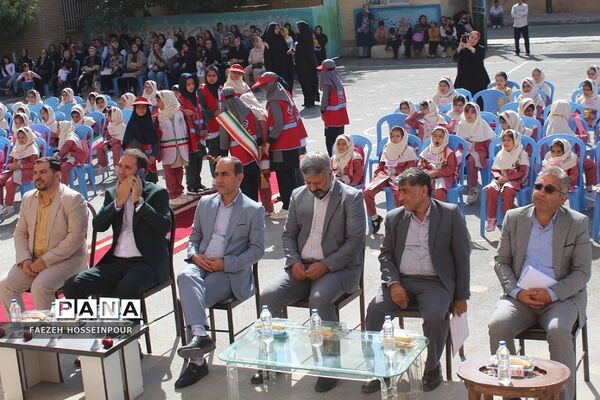 آیین جشن شکوفه‌ها در مدارس بهارستان‌2