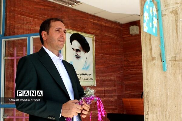 آیین جشن شکوفه‌ها در مدارس بهارستان‌2