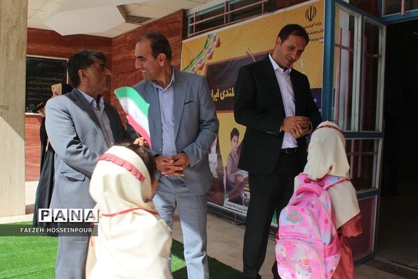 آیین جشن شکوفه‌ها در مدارس بهارستان‌2