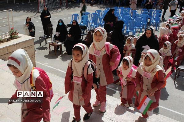 آیین جشن شکوفه‌ها در مدارس بهارستان‌2