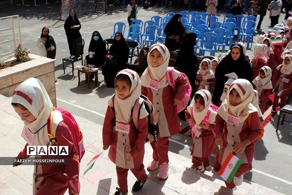 آیین جشن شکوفه‌ها در مدارس بهارستان‌2