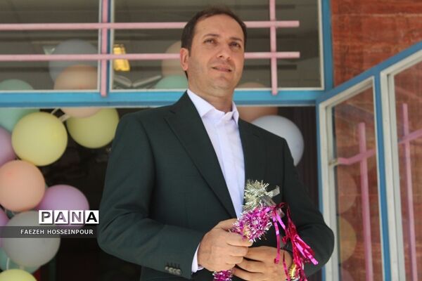 آیین جشن شکوفه‌ها در مدارس بهارستان‌2