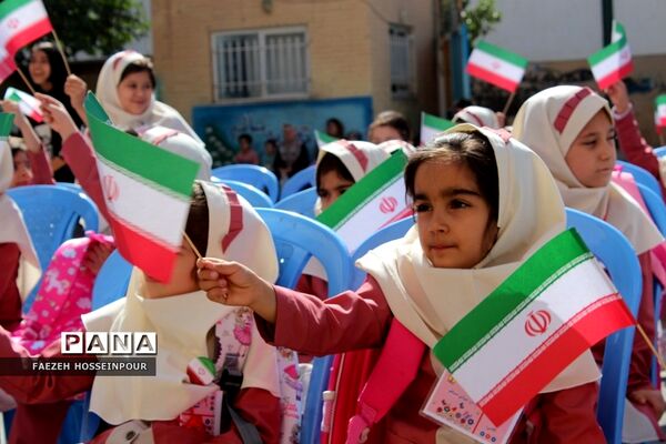 آیین جشن شکوفه‌ها در مدارس بهارستان‌2