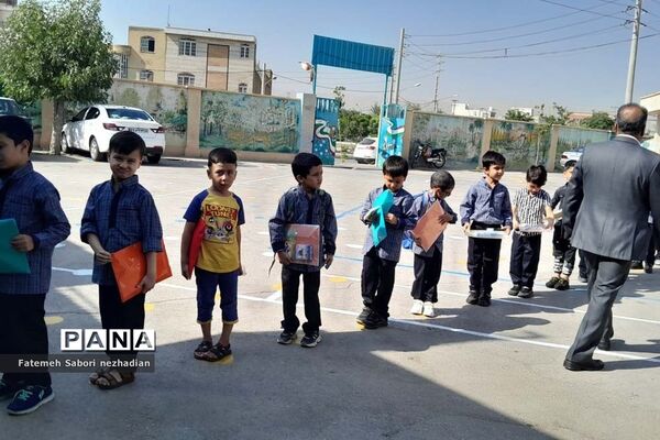 جشن شکوفه‌ها در دبستان شهید بهروز قشقایی ناحیه ۳ شیراز