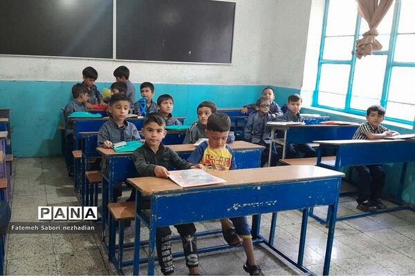 جشن شکوفه‌ها در دبستان شهید بهروز قشقایی ناحیه ۳ شیراز