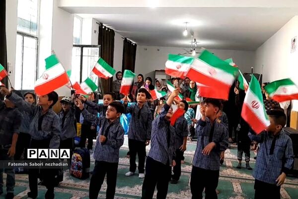 جشن شکوفه‌ها در دبستان شهید بهروز قشقایی ناحیه ۳ شیراز
