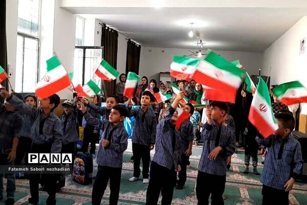 جشن شکوفه‌ها در دبستان شهید بهروز قشقایی ناحیه ۳ شیراز
