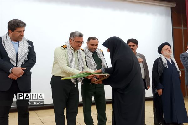 مراسم تجلیل از رزمندگان و خانواده شهدای دفاع مقدس شهرستان بهبهان