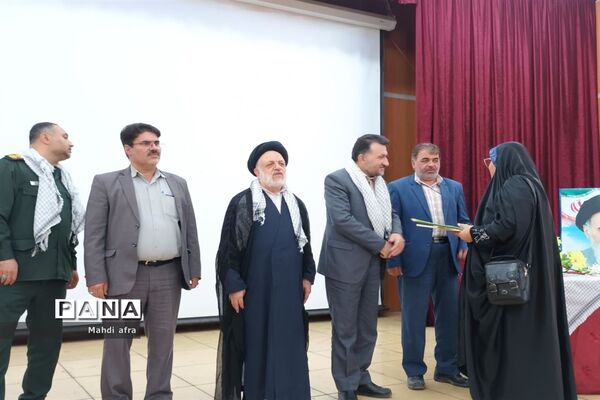 مراسم تجلیل از رزمندگان و خانواده شهدای دفاع مقدس شهرستان بهبهان