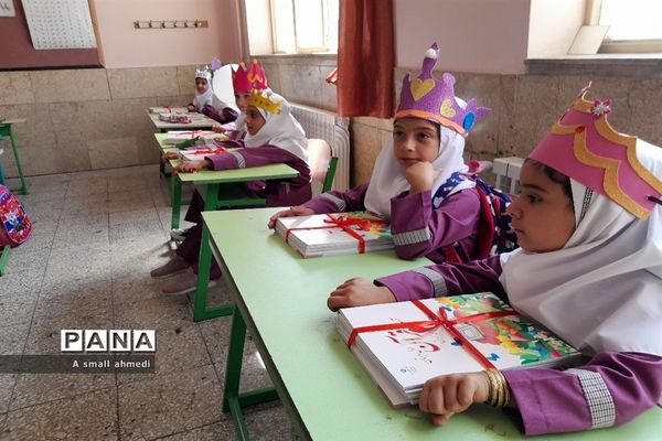 جشن شکوفه‌ها در دبستان بوستان شهرستان بن