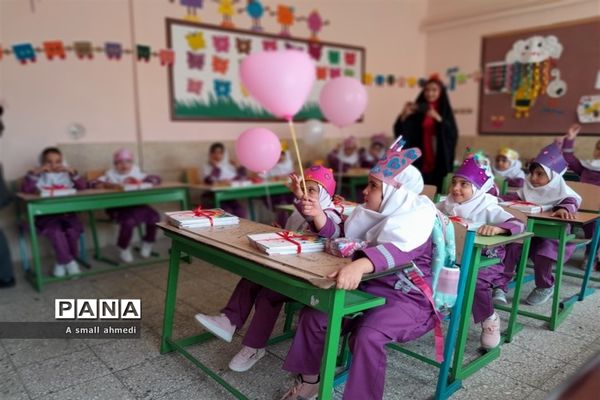 جشن شکوفه‌ها در دبستان بوستان شهرستان بن