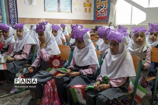 نواختن زنگ شکوفه‌ها در شهرستان محلات