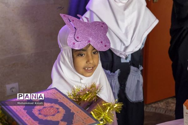 نواختن زنگ شکوفه‌ها در شهرستان محلات