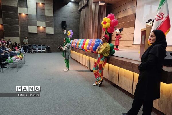 برگزاری جشن شکوفه‌های پایه اول دبستان دخترانه بعثت ناحیه ۳ شیراز در تالار سعدی