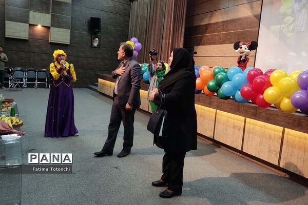 برگزاری جشن شکوفه‌های پایه اول دبستان دخترانه بعثت ناحیه ۳ شیراز در تالار سعدی