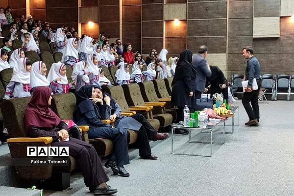 برگزاری جشن شکوفه‌های پایه اول دبستان دخترانه بعثت ناحیه ۳ شیراز در تالار سعدی