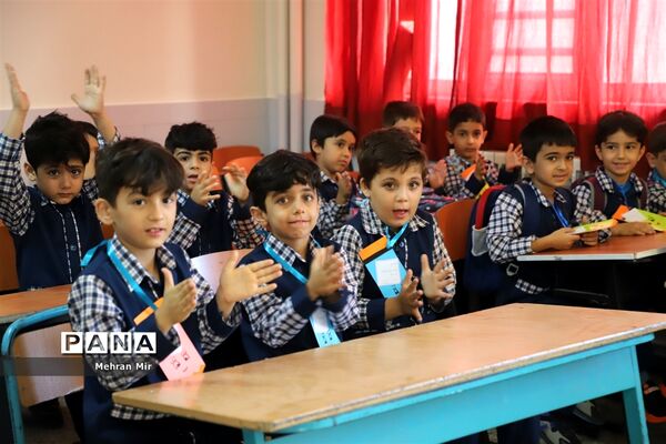 جشن شکوفه‌ها با حضوردانش‌آموزان کلاس اولی در گلستان