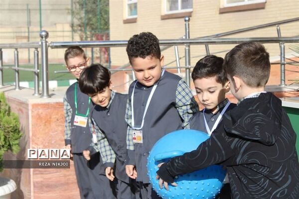 جشن شکوفه‌ها در ناحیه یک بهارستان