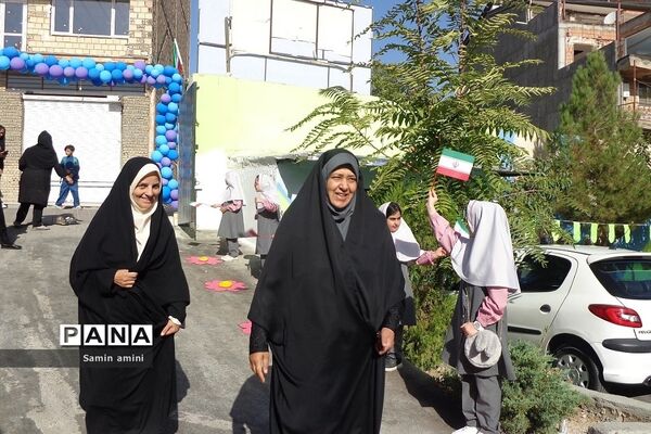 جشن شکوفه‌ها در مدارس رودهن
