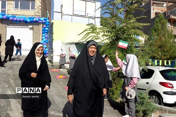 جشن شکوفه‌ها در مدارس رودهن