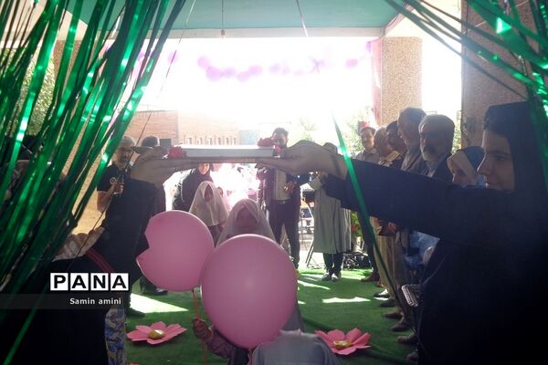 جشن شکوفه‌ها در مدارس رودهن