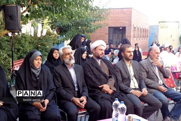 جشن شکوفه‌ها در مدارس رودهن