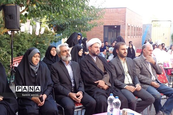 جشن شکوفه‌ها در مدارس رودهن