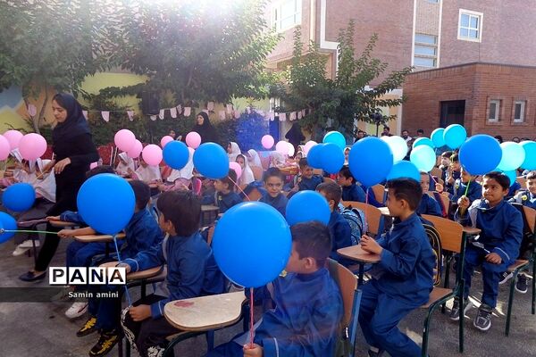 جشن شکوفه‌ها در مدارس رودهن