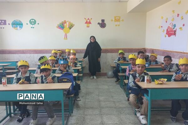 جشن شکوفه‌ها برای ورود کلاس اولی ها در دبستان پسرانه الجواد