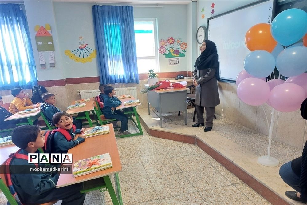 جشن شکوفه‌ها در مدرسه ابوعلی‌سینا شهرستان فیروزکوه