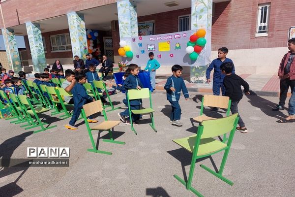 جشن شکوفه‌ها در مدرسه ابوعلی‌سینا شهرستان فیروزکوه