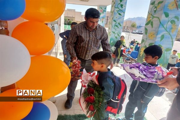 جشن شکوفه‌ها در مدرسه ابوعلی‌سینا شهرستان فیروزکوه