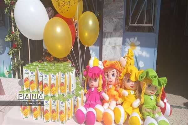 برگزاری جشن شکوفه‌ها در دبستان لطیفه