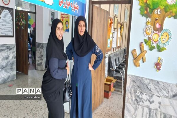 برگزاری جشن شکوفه‌ها در دبستان لطیفه