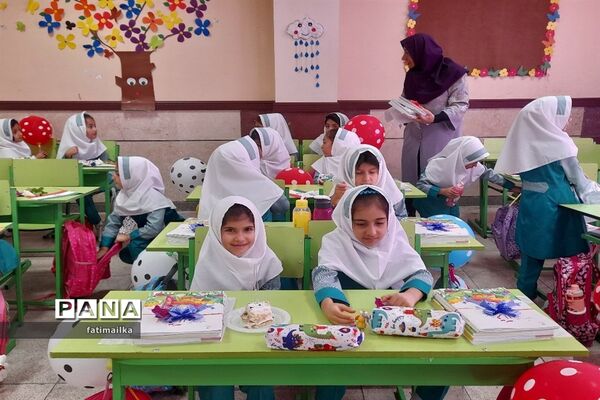 آیین جشن شکوفه‌ها در دبستان صدیقه کبری ( س) شهرستان فیروزکوه