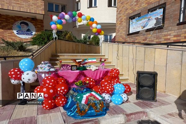 آیین جشن شکوفه‌ها در دبستان صدیقه کبری ( س) شهرستان فیروزکوه