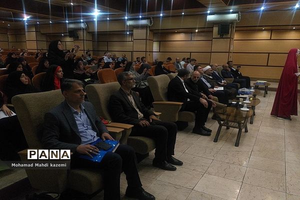 همایش معاونان و مربیان پرورشی مدارس منطقه 4 تهران